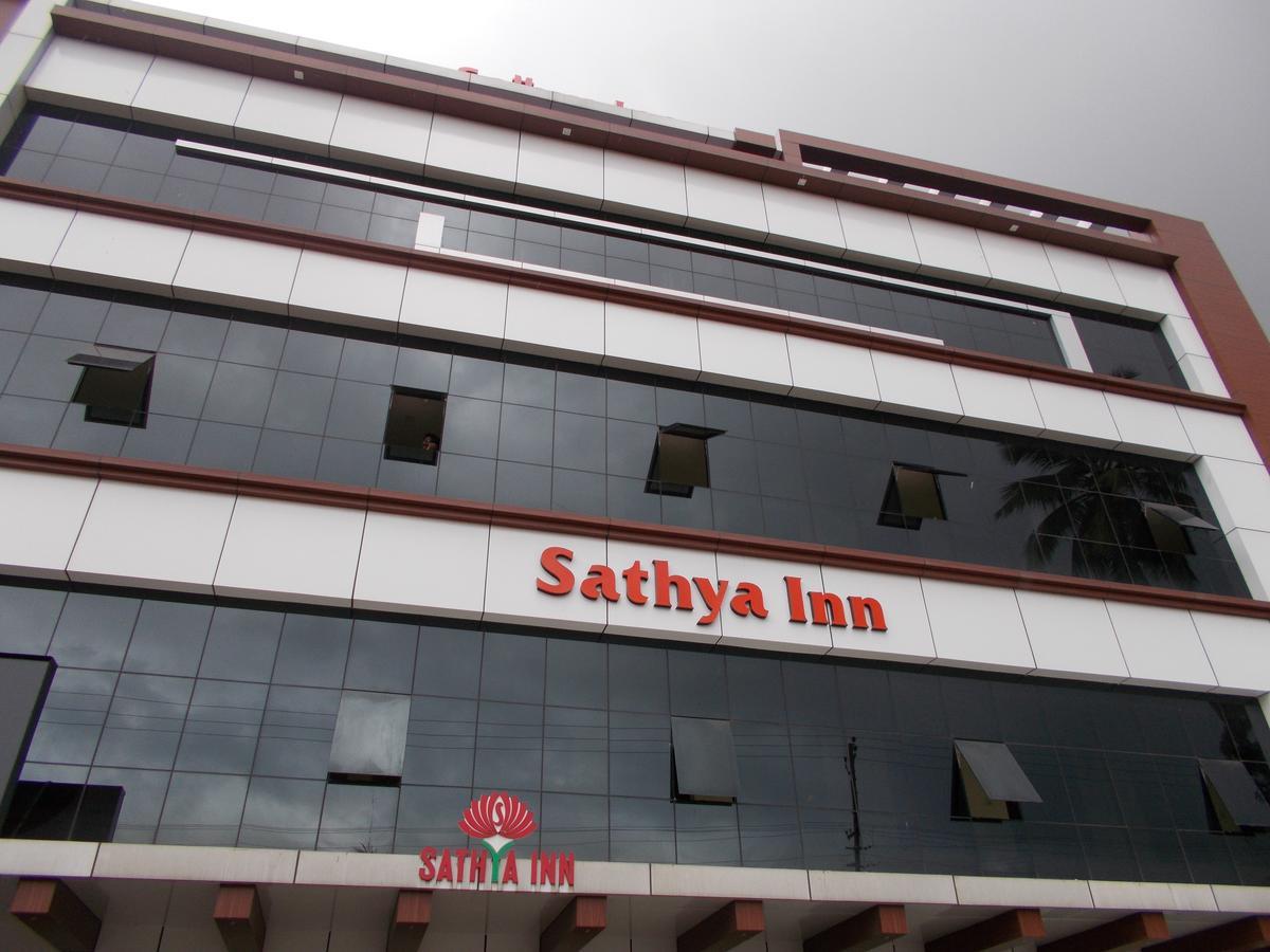 Sathya Inn Guruvayur Bagian luar foto