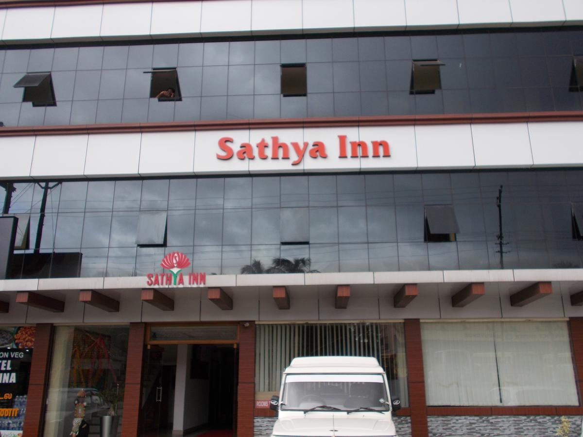 Sathya Inn Guruvayur Bagian luar foto