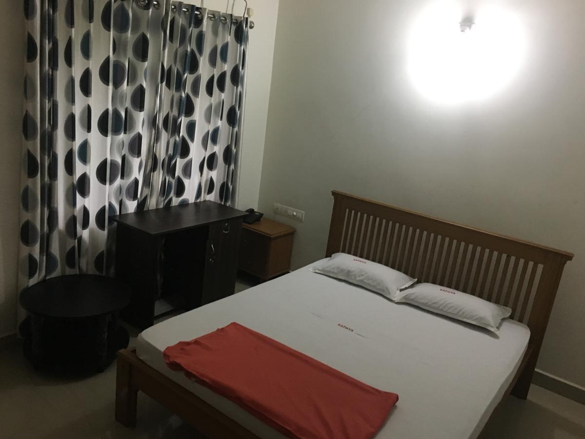 Sathya Inn Guruvayur Bagian luar foto