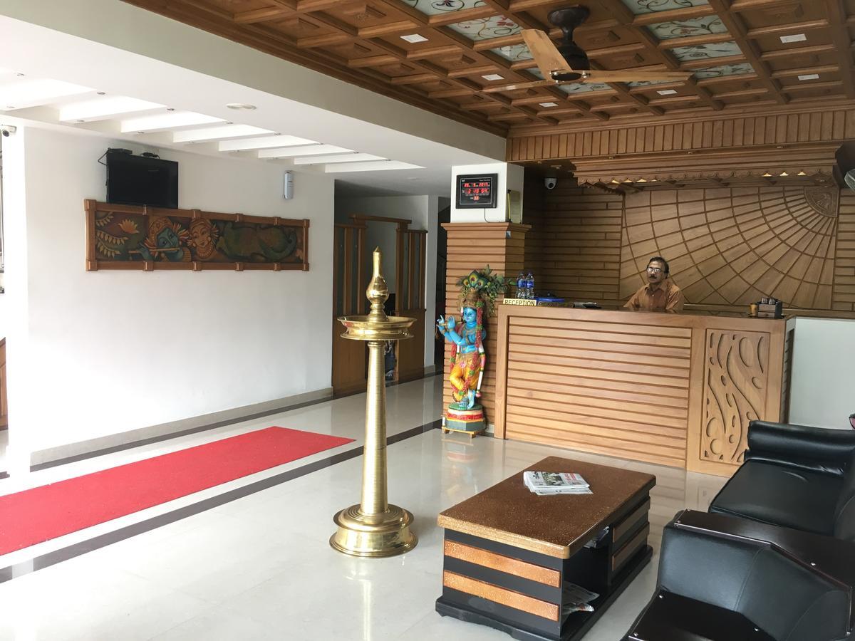 Sathya Inn Guruvayur Bagian luar foto