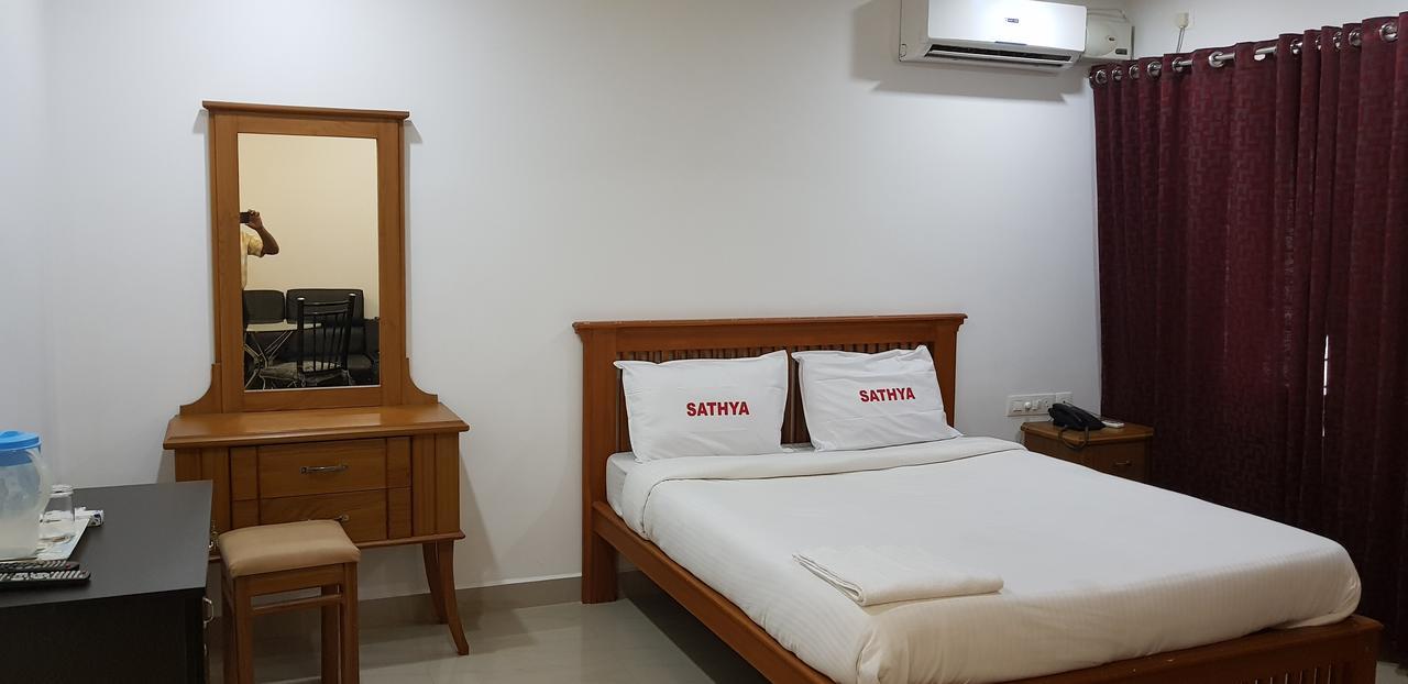 Sathya Inn Guruvayur Bagian luar foto